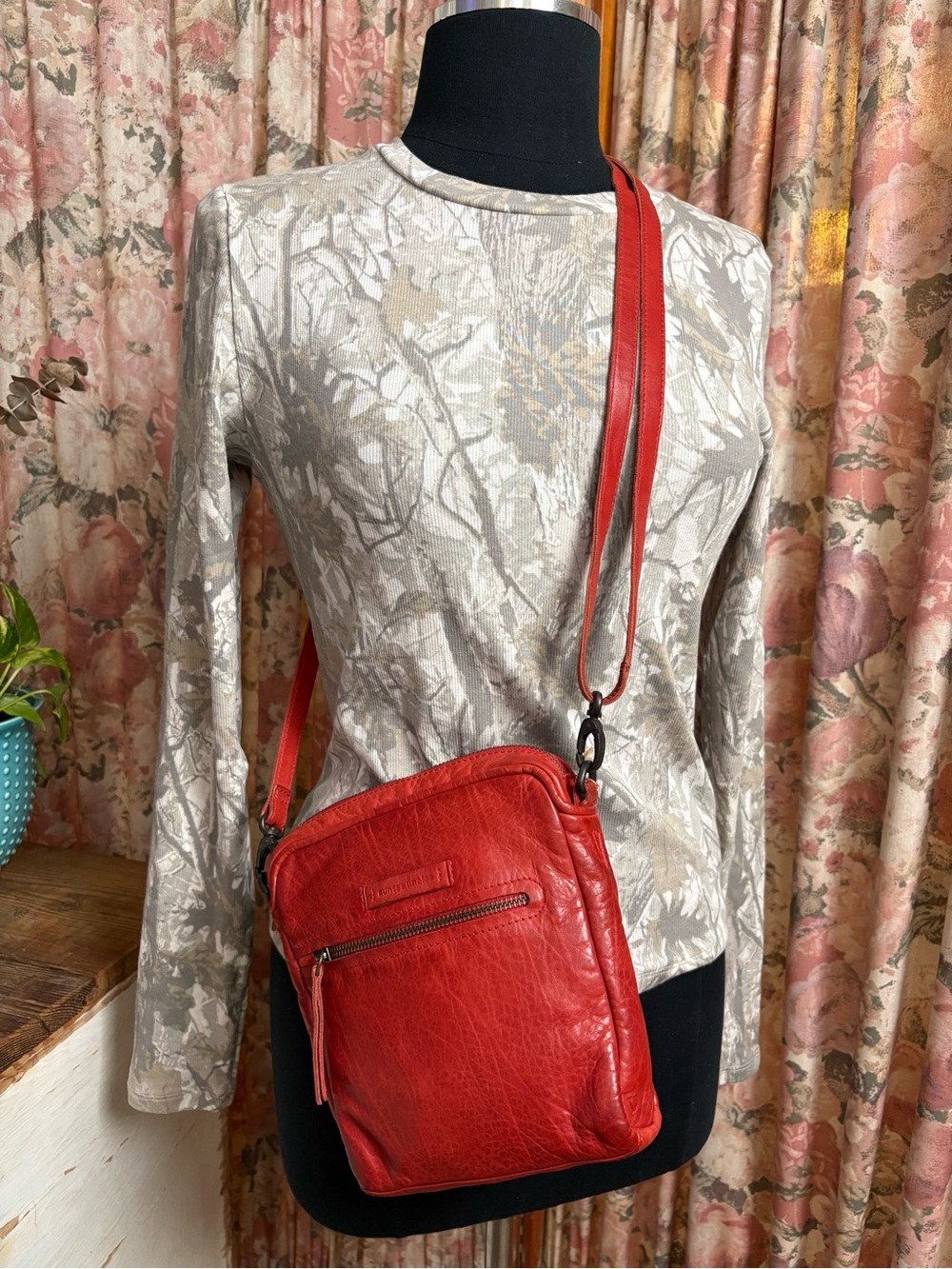 Nectarine | Racing Red - Aunts & Uncles purse